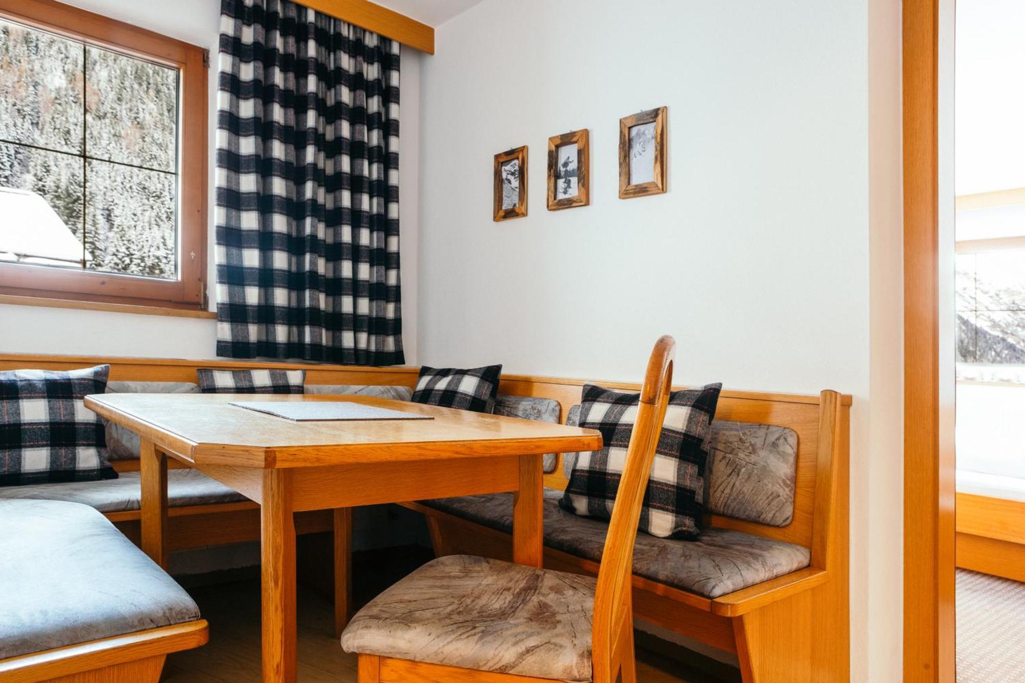 Pension Steinkogel Sankt Leonhard im Pitztal Exterior photo